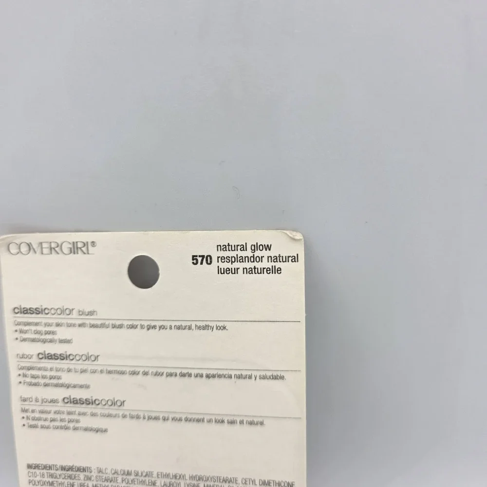 New Covergirl Clean Classic Color 570 Natural Glow  .3 oz Blush Sealed